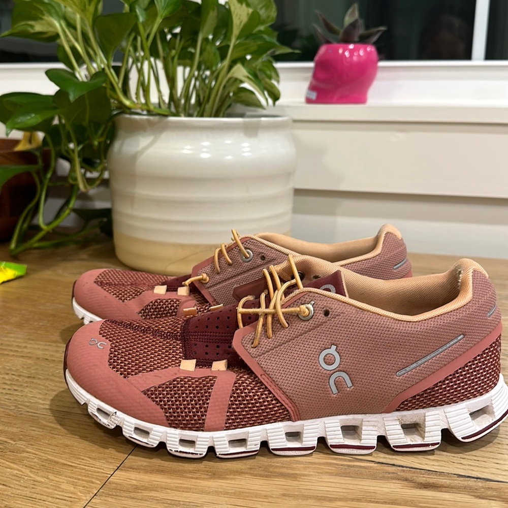 On Cloud 5 Women’s Running Shoes size 8